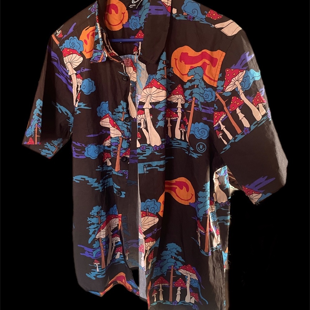 “Shroomin” Neff Psychedelic Mushrooms and Smiley Faces Casual Shirt (Men’s M)
